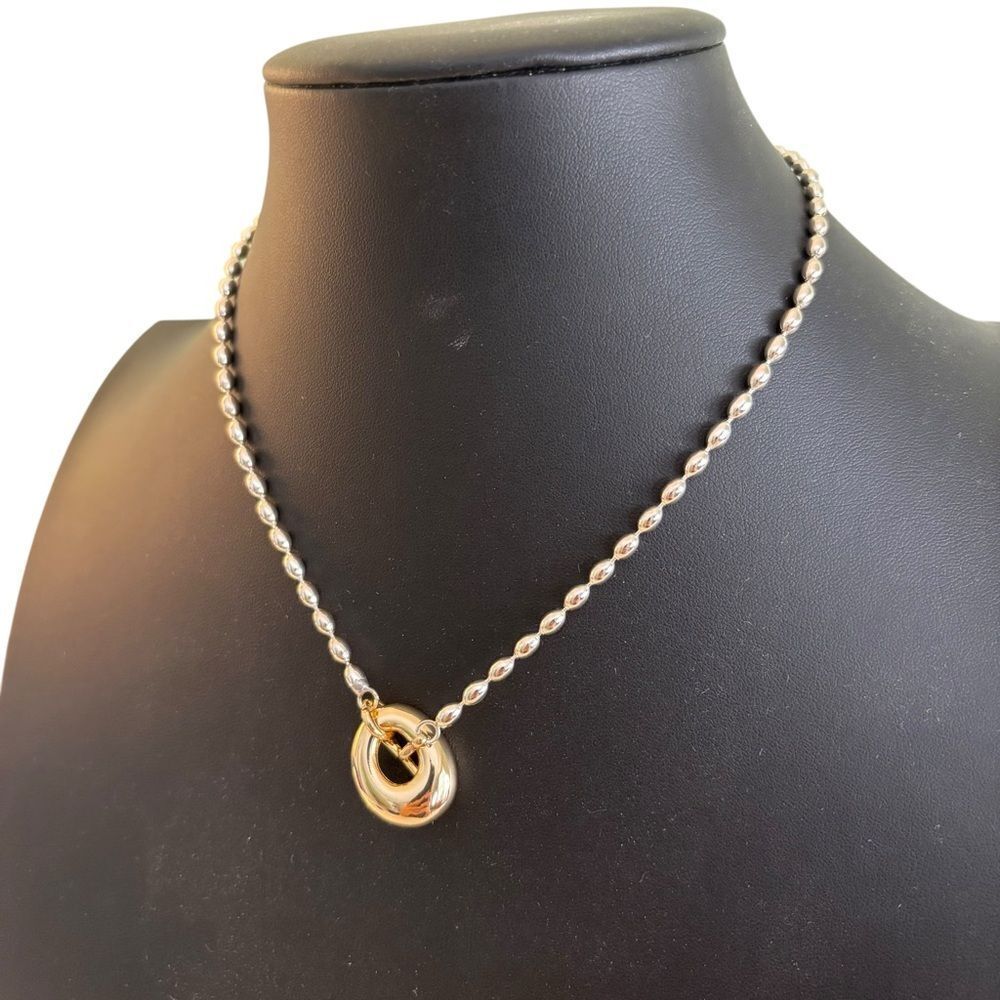 Simple & Elegant Two Tone Beaded Pendant Necklace. - Picture 3 of 6